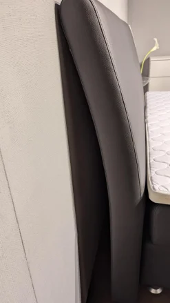 Oschmann Boxspringbetten|Boxspringbett Royal Kunstleder 630400 Santiago Anthrazit Matratzenbezug Gelocht Füße Alufarbig Mit Matratze Und Topper