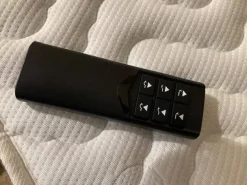 Delux Production OÜ Boxspringbetten|Boxspringbett Taara Stoff Rebel 12 Taupe mit Verstellfunktionen