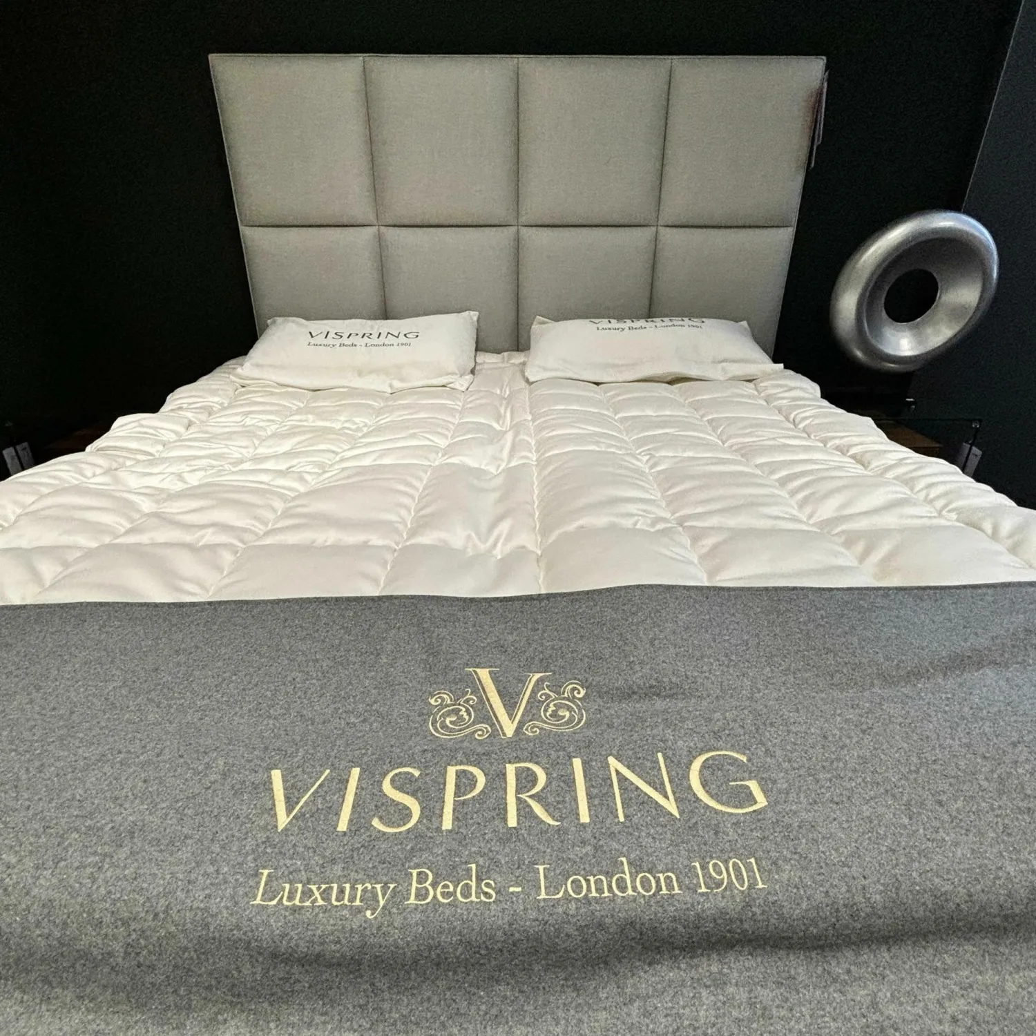 Vispring Boxspringbetten|Boxspringbett Marquess Superb Stoff 5056 Bronze Grau Inklusive 2 Matratzen