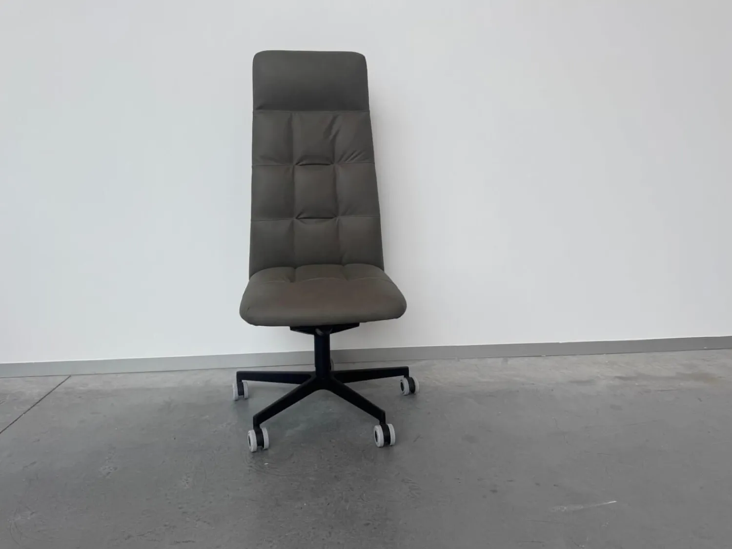 Walter Knoll Bürostühle|Bürodrehstuhl Leadchair Management Soft Leder Vintage 1436 Fango Grau 5 Stern Gestell Metall Schwarz Matt