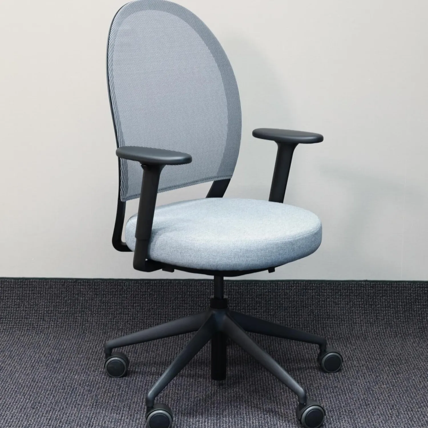 Girsberger Bürostühle|Bürodrehstuhl Marva Gepolstert Grau Gestell Alu Poliert