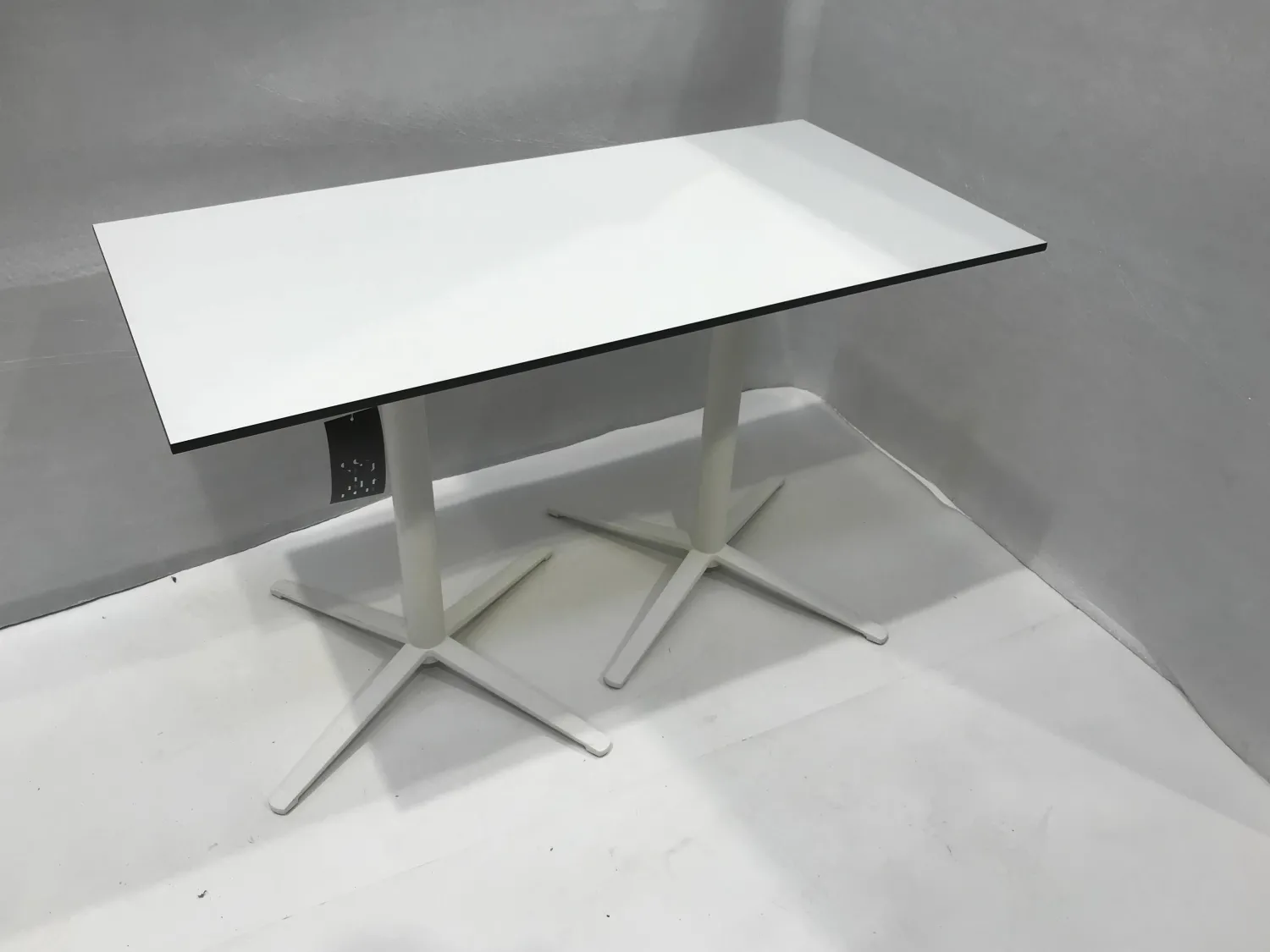 Actiu Schreibtische & Sekretäre|Esstische|Cafeteria Tisch Tischplatte Laminat Weiß Gestell Pulverbeschichtet Weiß