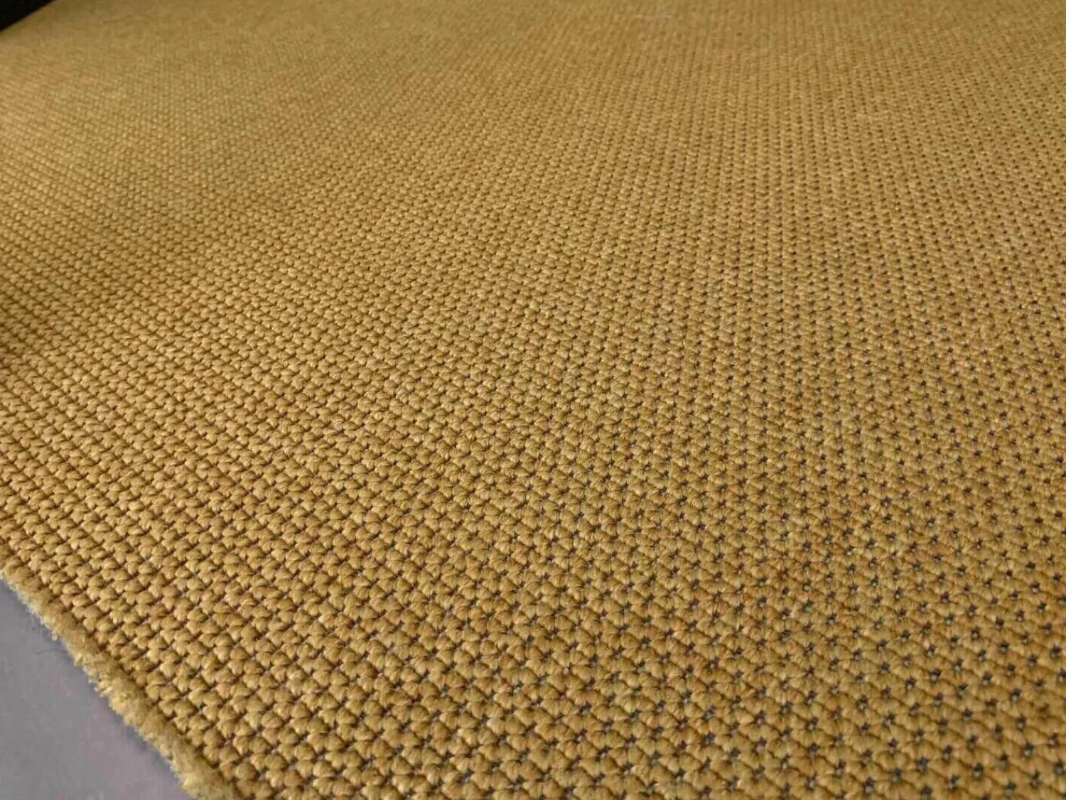 Carpet Concept Essgruppen|CAS-Room Think Tank mit Elektrifizierung 1 Tisch Weiß 4 Stühle Vitra Tip Ton