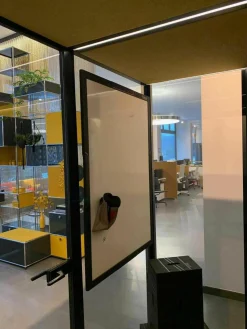 Carpet Concept Essgruppen|CAS-Room Think Tank mit Elektrifizierung 1 Tisch Weiß 4 Stühle Vitra Tip Ton