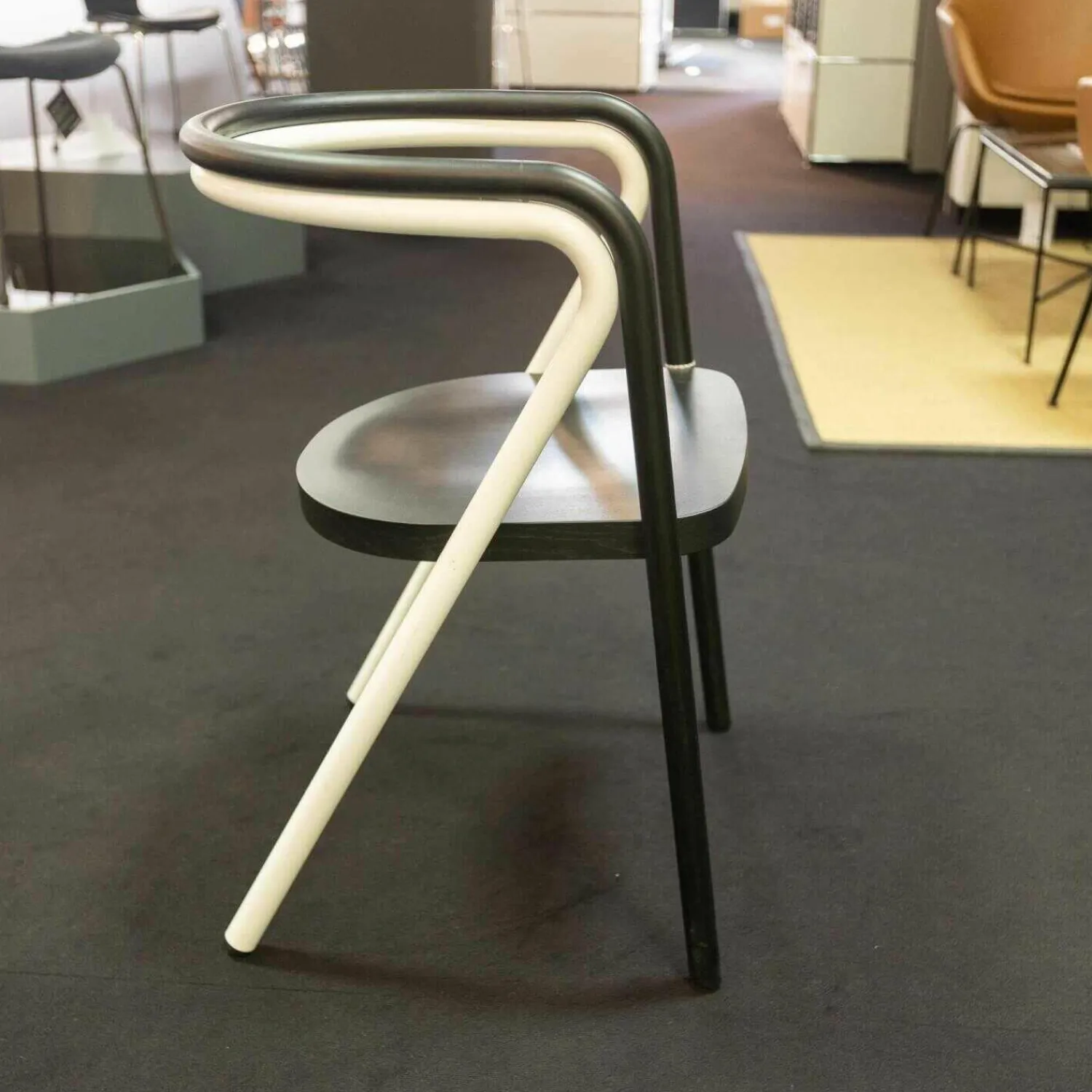 Cappellini Stuhlsets|Chair 2 Gestell Esche Massiv Schwarz Metallrohr Weiß Matt Sitzfläche Birkenholz mit Massivesche