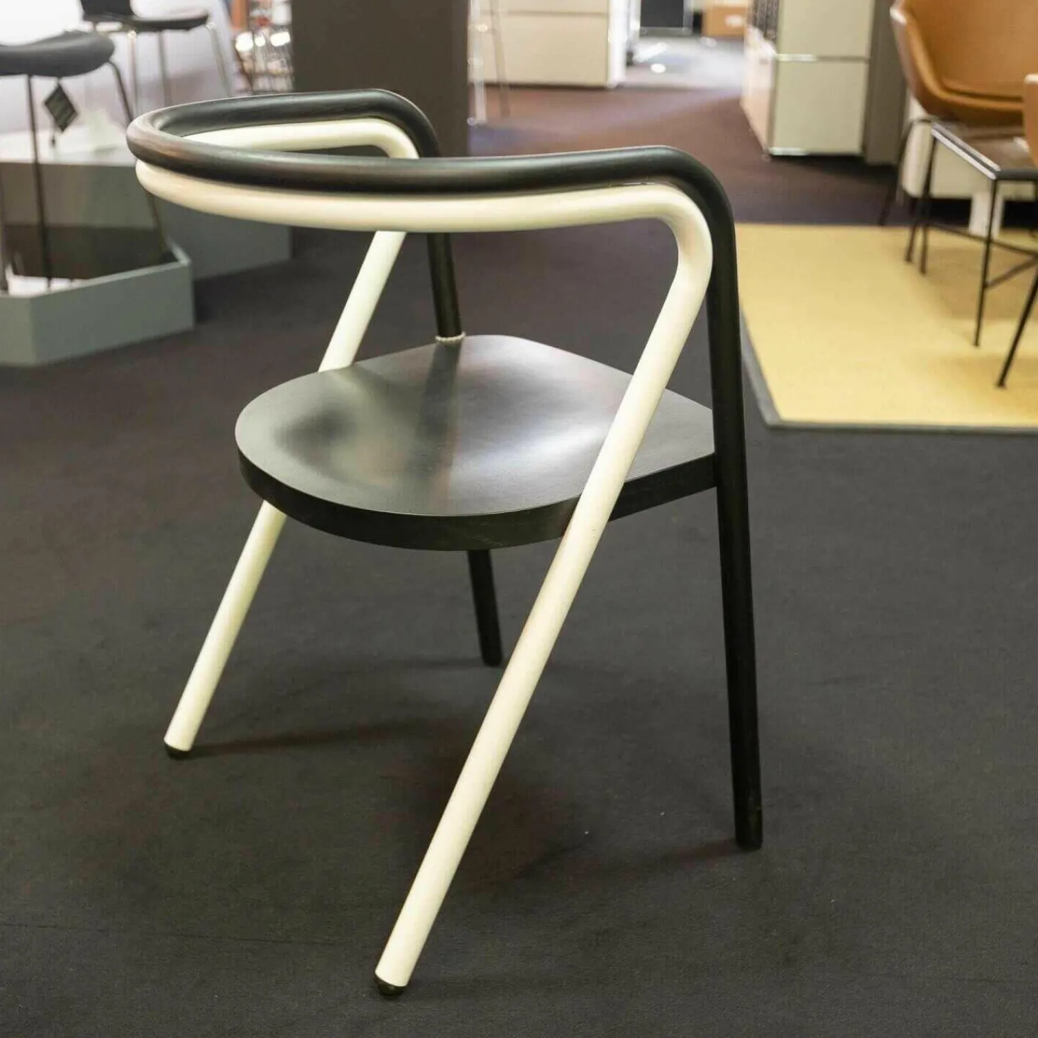 Cappellini Stuhlsets|Chair 2 Gestell Esche Massiv Schwarz Metallrohr Weiß Matt Sitzfläche Birkenholz mit Massivesche
