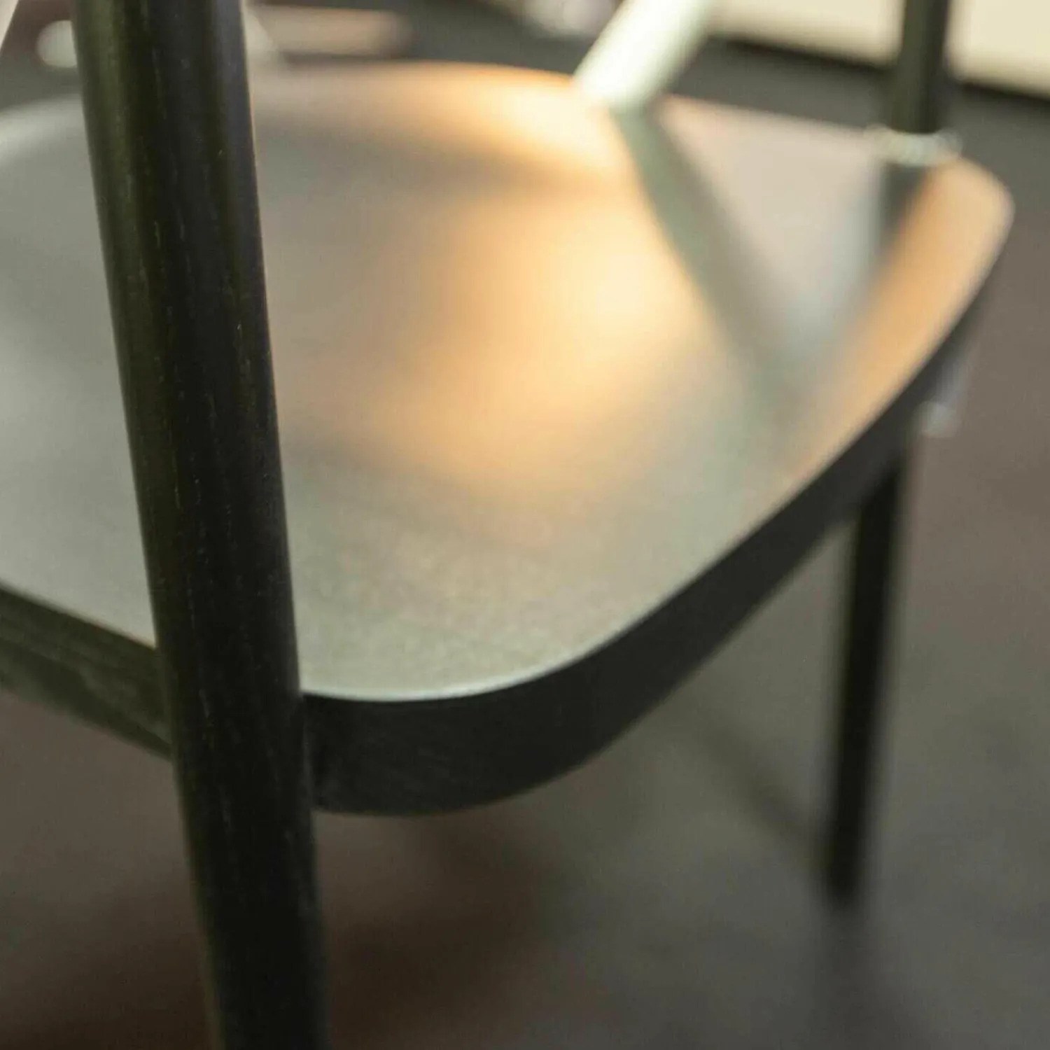 Cappellini Stuhlsets|Chair 2 Gestell Esche Massiv Schwarz Metallrohr Weiß Matt Sitzfläche Birkenholz mit Massivesche