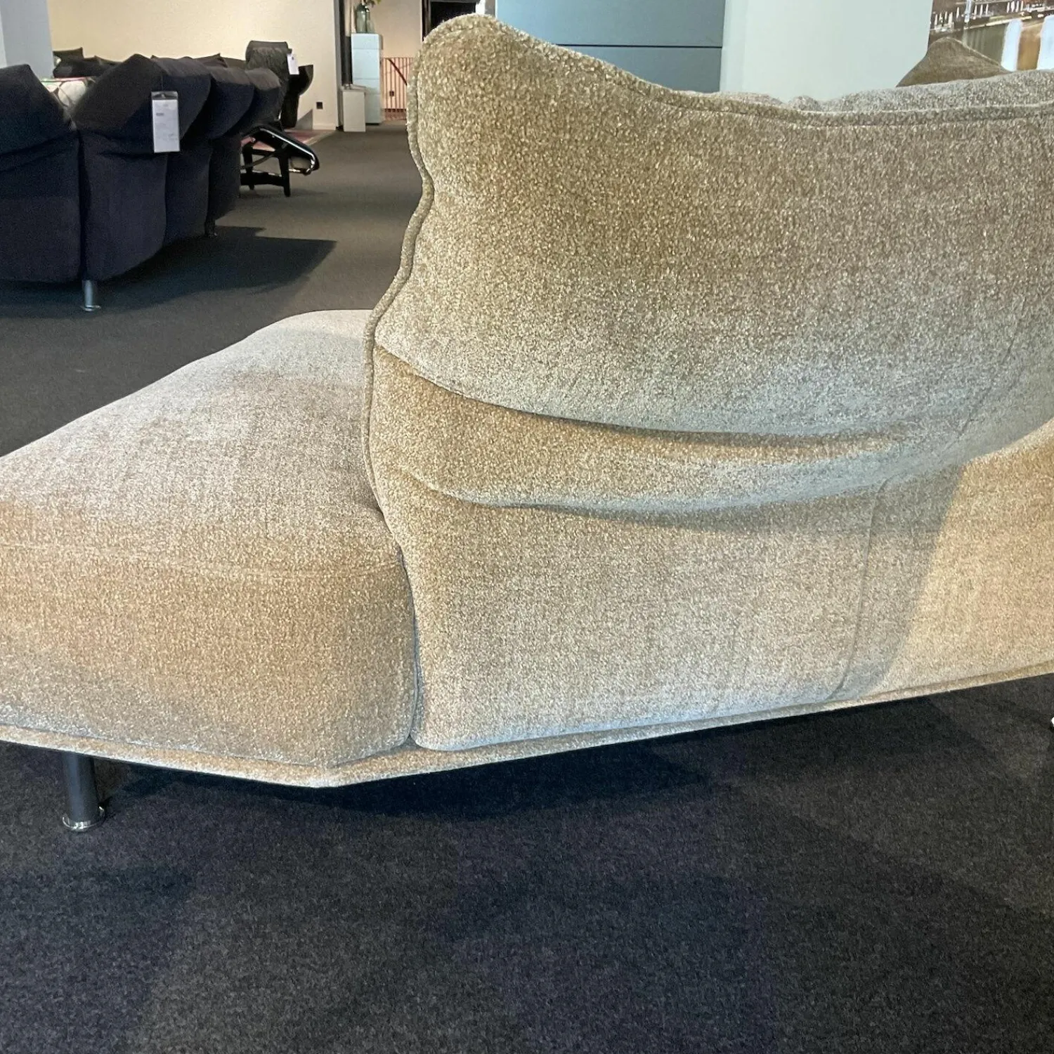 Edra Daybeds & Recamieren|Chaiselongue Standalto Stoff T8575-33 Creme Füße Paladium Metall