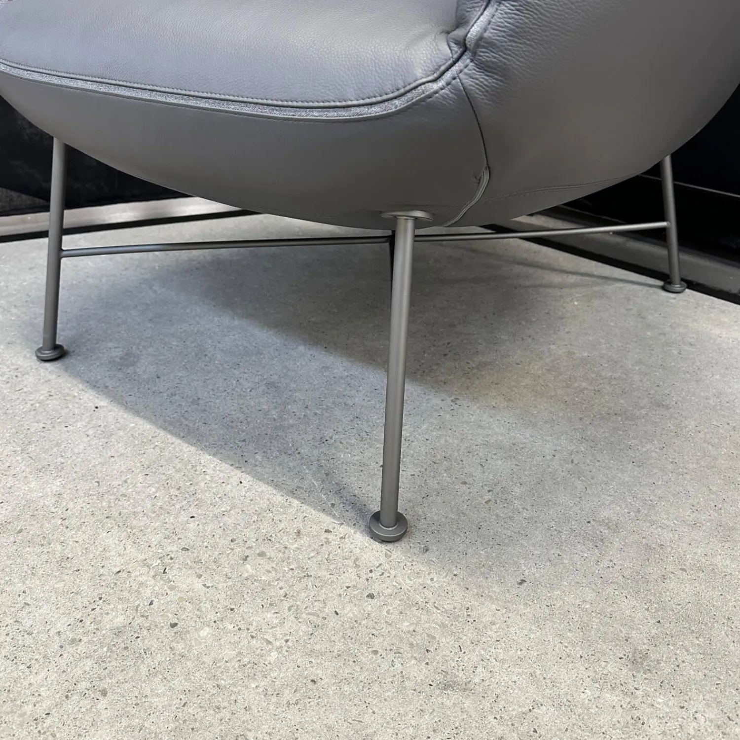 COR Loungesessel|Clubsessel Jalis 26188 Leder 248 Asche Grau Nahtband 5091 Mittelgrau Grau Drahtgestell F02 Feinstruktur Platin