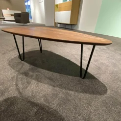 Woak Couchtische|Couchtisch 02061 Malin Platte Nussbaum Natur Geölt Metallbeine Schwarz