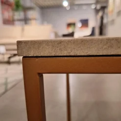 Rolf Benz Couchtische|Couchtisch 985 MDF Beschichtet Mit Echtsteinfurnier Mit Sandstein Gestell Bronzefarbig