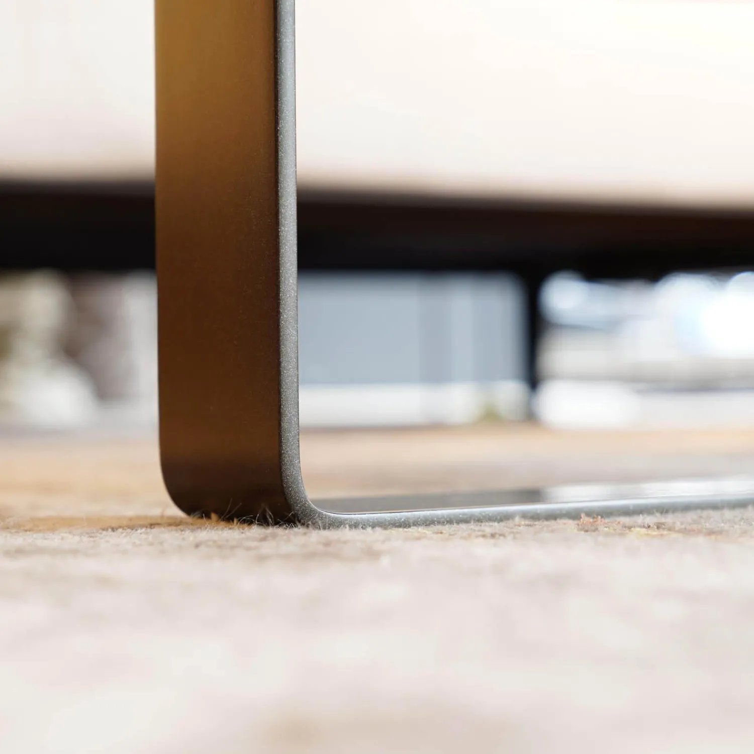 Draenert Couchtische|Couchtisch 1062 Primus Platte Stein Sahara Noir Schwarz Mit Dunkelbronzenen Akzenten Rund Poliert