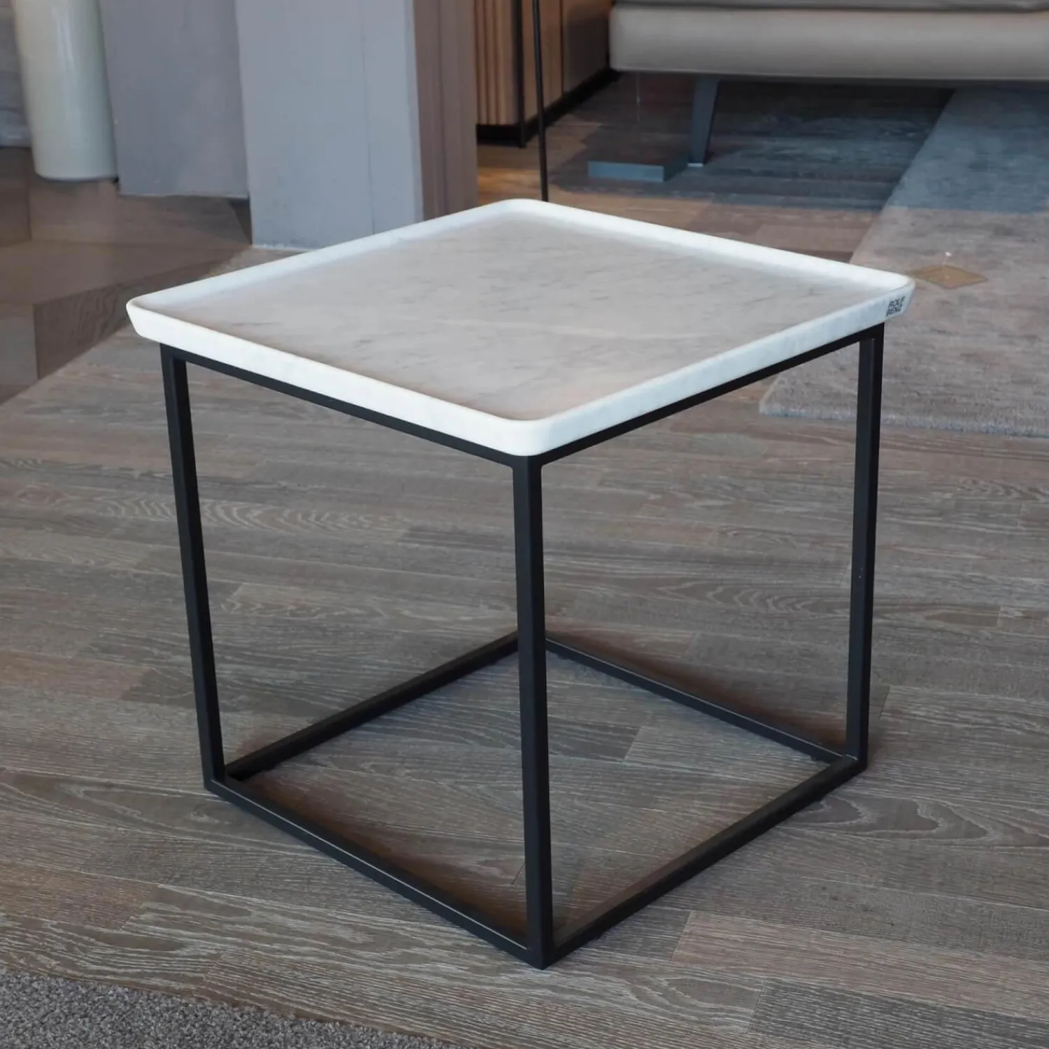 Rolf Benz Couchtische|Couchtisch 934 Tischplatte Naturstein Carrara Geledert Stahl Glatt Lackiert Matt Verkehrsschwarz