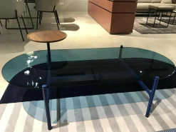 Rolf Benz Couchtische|Couchtisch Addit 915-233 Blaue Glasplatte Tablar Nussbaum Massiv