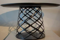 Gubi Couchtische|Couchtisch Aoyama Schwarze Laminat Untergestell Metall Schwarz