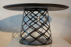 Gubi Couchtische|Couchtisch Aoyama Schwarze Laminat Untergestell Metall Schwarz