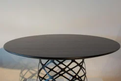 Gubi Couchtische|Couchtisch Aoyama Schwarze Laminat Untergestell Metall Schwarz