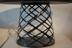 Gubi Couchtische|Couchtisch Aoyama Schwarze Laminat Untergestell Metall Schwarz