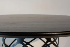 Gubi Couchtische|Couchtisch Aoyama Schwarze Laminat Untergestell Metall Schwarz