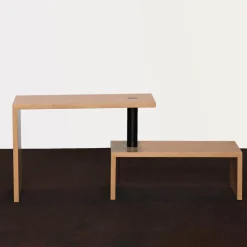 Zanotta Couchtische|Couchtisch Basello Eiche Lackiert Verbindungsstück Stahl Schwarz