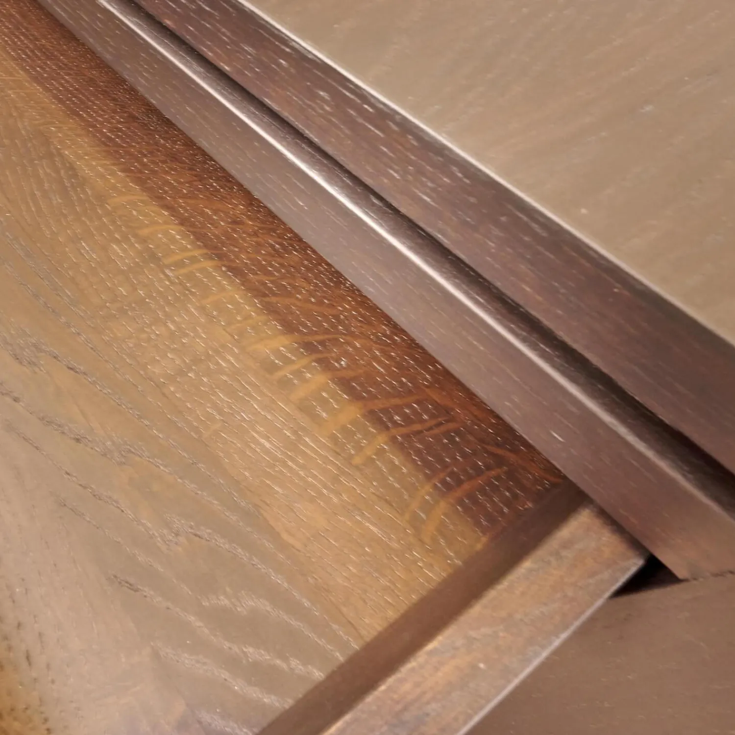 Form Exclusiv Couchtische|Couchtisch Bordeaux Eiche Dunkel Wengefarbig Inklusive 2 Schubladen Und 2 Tablarauzügen