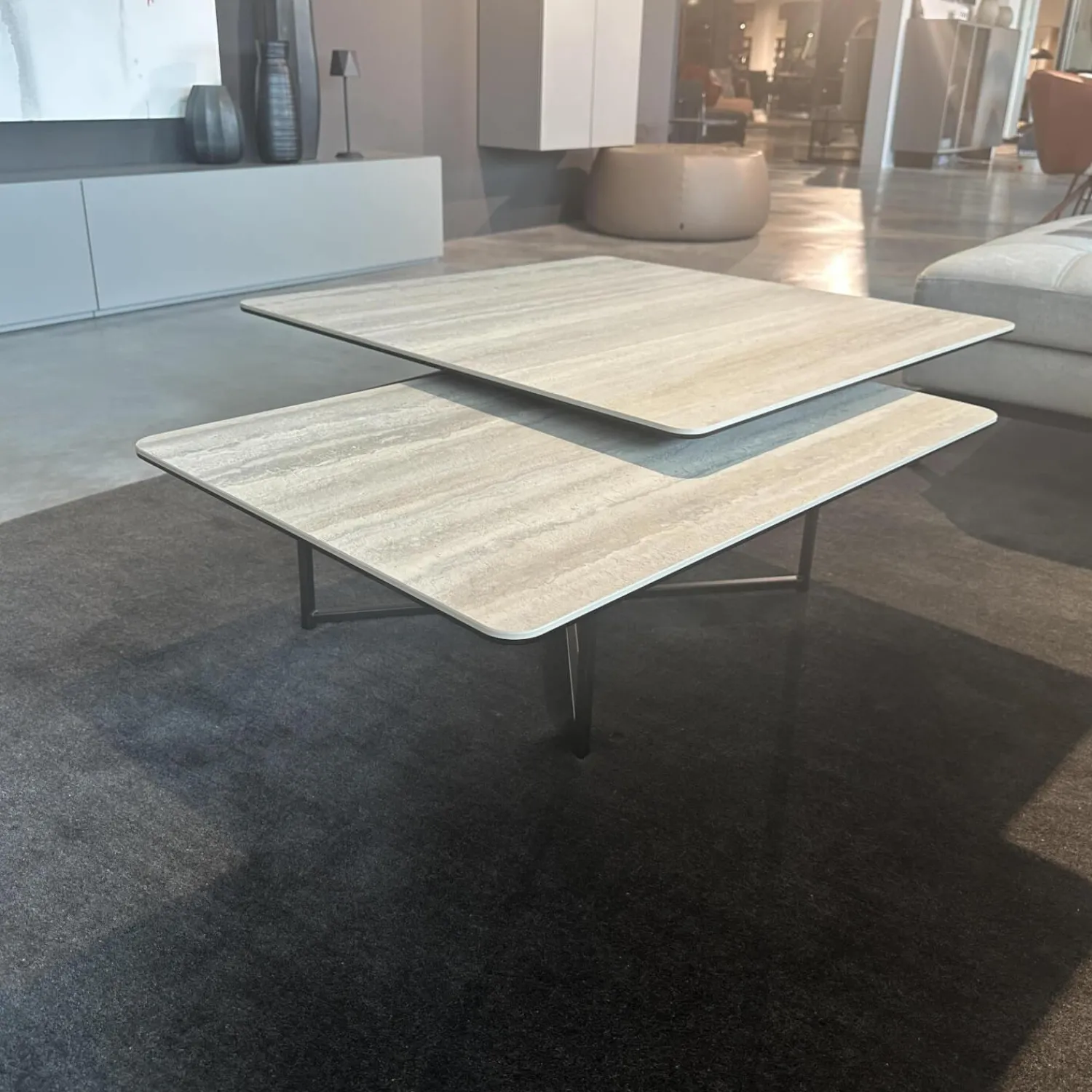 Contur Couchtische|Couchtisch Cena C Platte Keramik Tarvertino Geädert Matt Grau Gestell Lack Manganese 2525 Grau Mit Schwenkbarer Platte