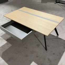 Gwinner Couchtische|Couchtisch CT510 Eiche Satin Natur Akzentstreifen Fango Grau Gestell Edelstahl Mit Schubkasten