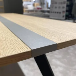 Gwinner Couchtische|Couchtisch CT510 Eiche Satin Natur Akzentstreifen Fango Grau Gestell Edelstahl Mit Schubkasten