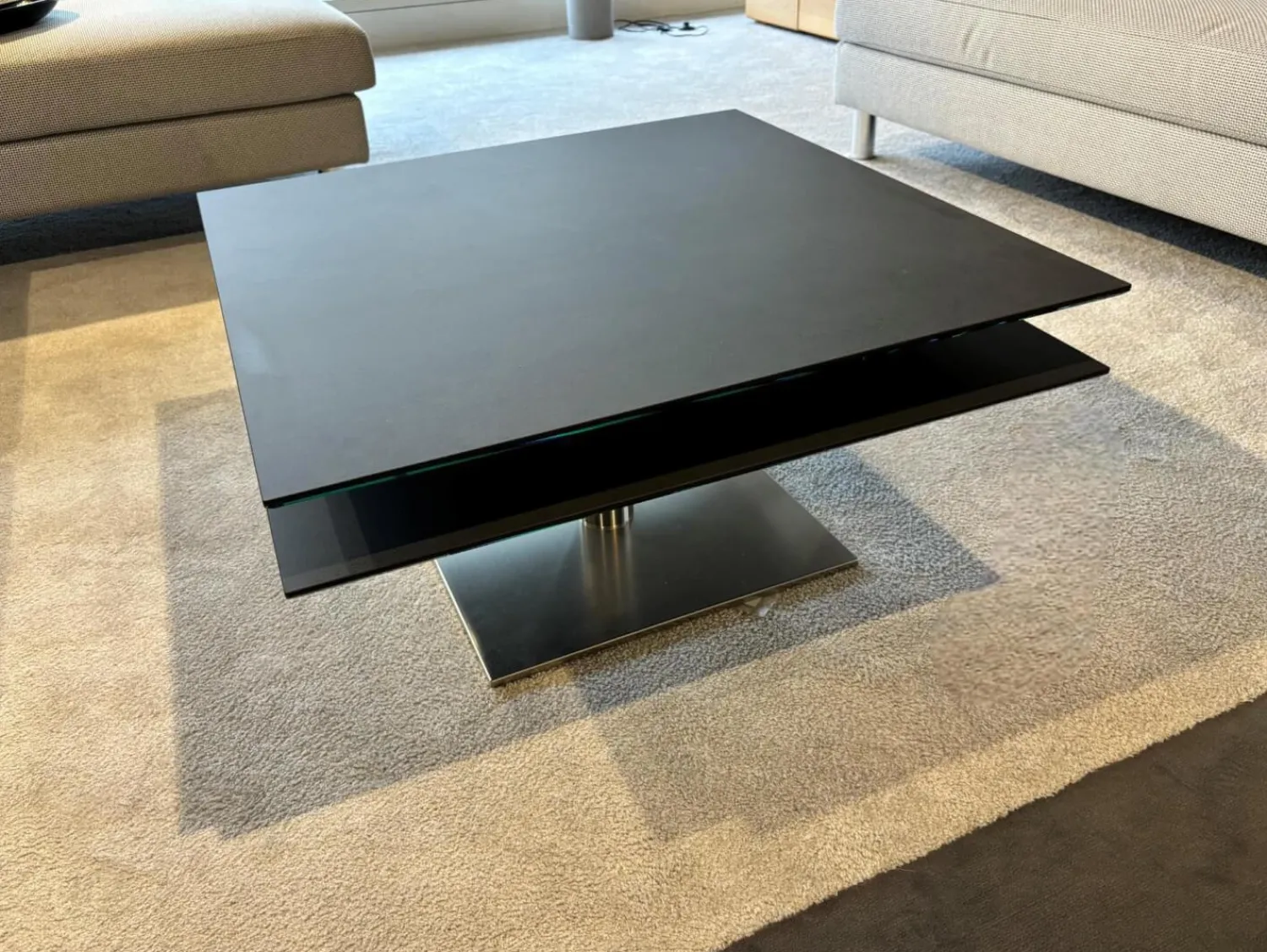 Ronald Schmitt Design Couchtische|Couchtisch H 509 Evita Tischplatte Keramik Zement Anthrazit Drehbar Und Ausfahrbar Gestell Edelstahl Geschliffen