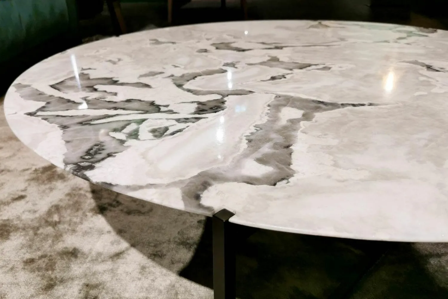 Baxter Couchtische|Couchtisch Icaro Platte Marmor Polarweiß Gestell Metall Schwarz Matt