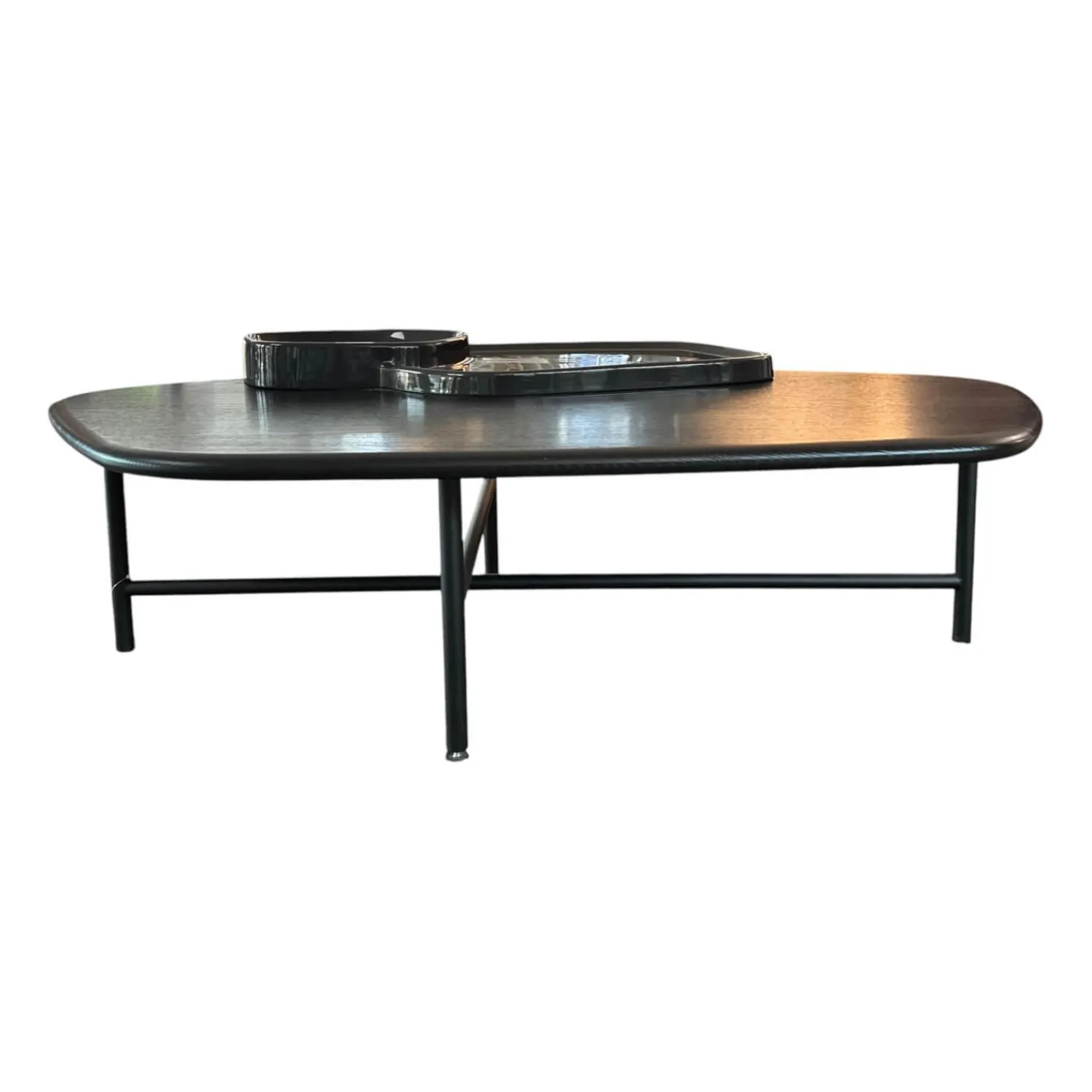 Ligne Roset Couchtische|Couchtisch Lewa Platte Esche Schwarz Auflage Keramik Ebenschwarz Füße Stahl Schwarz Lackiert