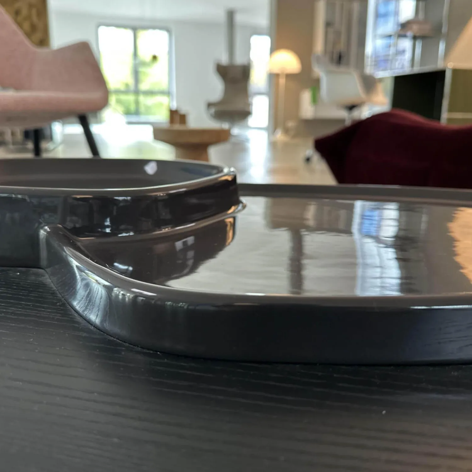 Ligne Roset Couchtische|Couchtisch Lewa Platte Esche Schwarz Auflage Keramik Ebenschwarz Füße Stahl Schwarz Lackiert