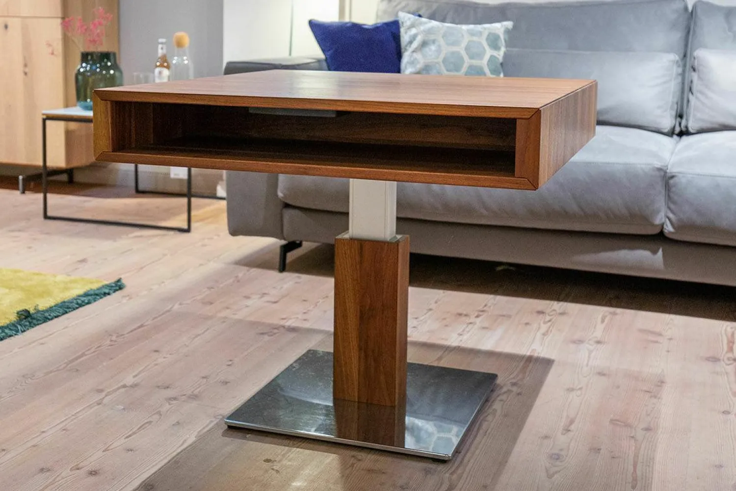 Team 7 Couchtische|Couchtisch Lift Nussbaum Natur Bodenplatte Stahl Verchromt Stufenverstellbar