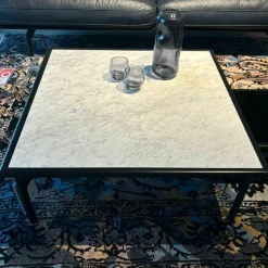 Rolf Benz Couchtische|Couchtisch Liv Platte Naturstein Geledert Carrara Gestell Buche Verkehrsschwarz Matt Lackiert