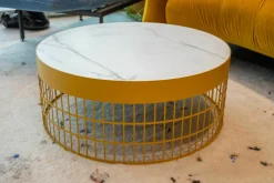 Pode Couchtische|Couchtisch Mesh Platte Keramik Weiß Gestell Saffron Gelb