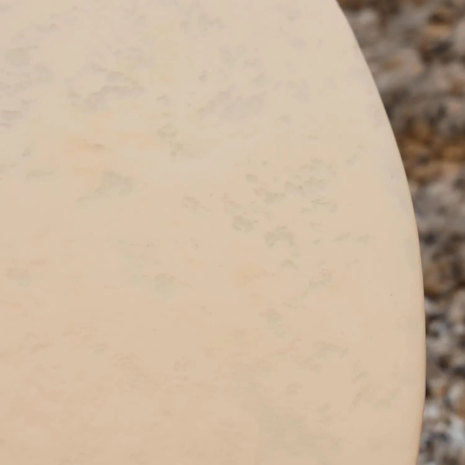 Bretz Couchtische|Couchtisch Ohlinda Type J 118 L Rund WS White Stone Weiß Gestell Gold Lackiert