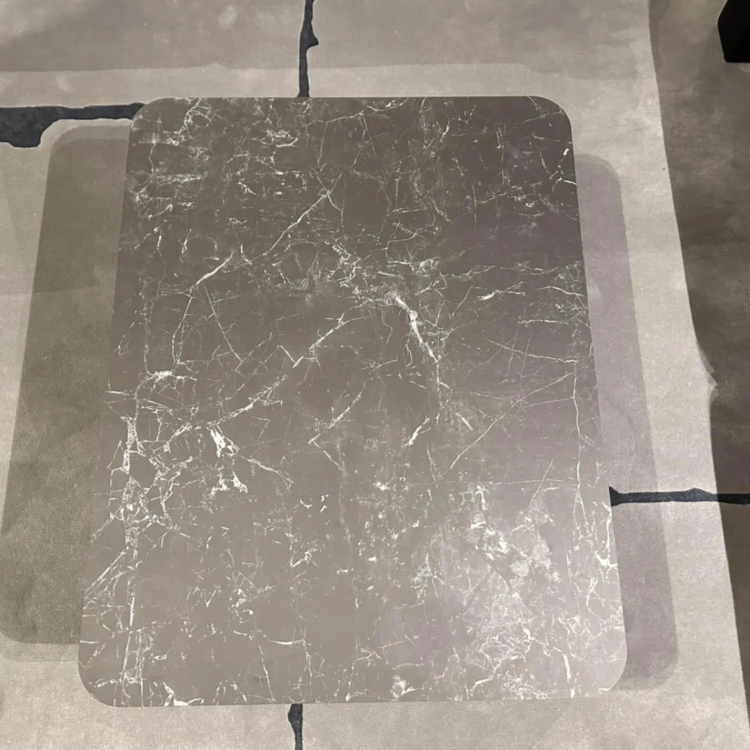 Bacher Couchtische|Couchtisch Prego Platte Keramik Matt Rock Schwarz Silber Korpus Lack Matt Tiefschwarz Gestell Schwarz Tiefmatt Pulverbeschichtet