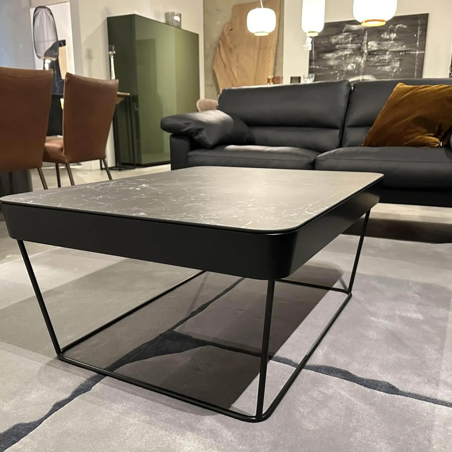 Bacher Couchtische|Couchtisch Prego Platte Keramik Matt Rock Schwarz Silber Korpus Lack Matt Tiefschwarz Gestell Schwarz Tiefmatt Pulverbeschichtet