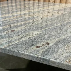 Draenert Couchtische|Couchtisch Primus Platte Gneis Bianco Romano Grau Gestell Dunkelbronze