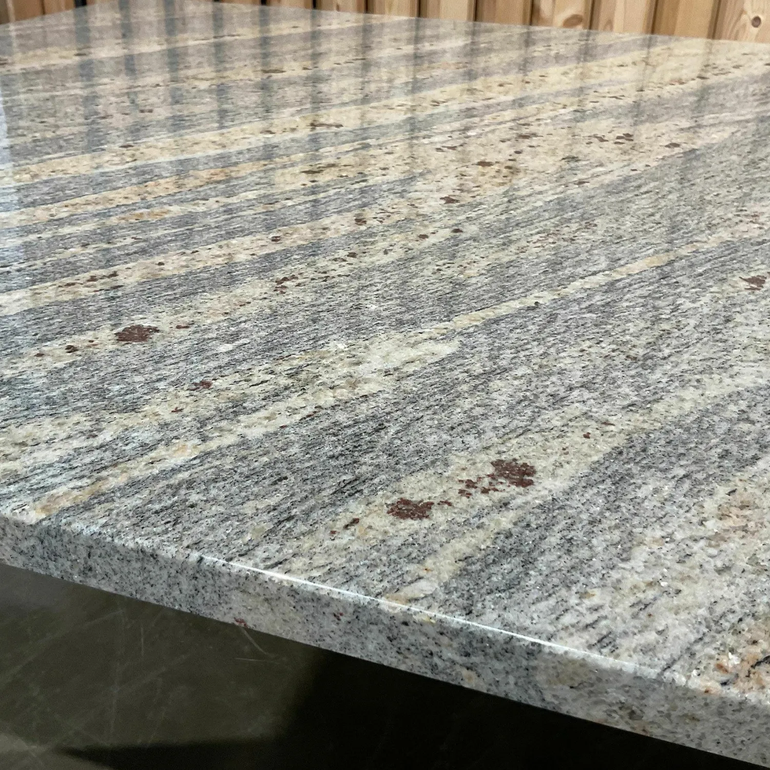 Draenert Couchtische|Couchtisch Primus Platte Gneis Bianco Romano Grau Gestell Dunkelbronze