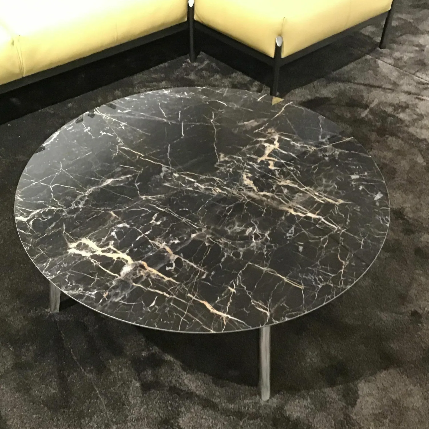 Leolux Couchtische|Couchtisch Rolan Platte Keramik Saint Laurent Füße Aluminium Poliert