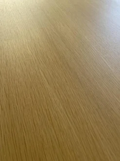 Kettnaker Couchtische|Couchtisch Solo Ellipse Platte Eiche Matt Unterplatte Lichtgrau Grau Weiß Füße Chrom