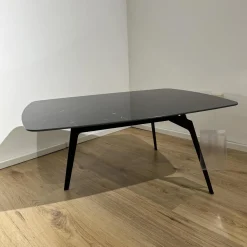 Contur Couchtische|Couchtisch Susa Platte Keramik Nero Marquina Gestell Metall 3-Fuß Schwarz Pulverbeschichtet