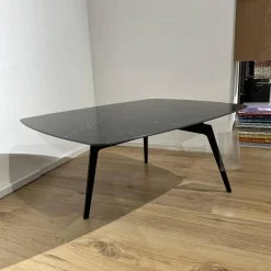 Contur Couchtische|Couchtisch Susa Platte Keramik Nero Marquina Gestell Metall 3-Fuß Schwarz Pulverbeschichtet