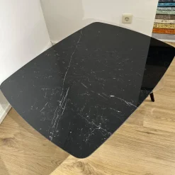 Contur Couchtische|Couchtisch Susa Platte Keramik Nero Marquina Gestell Metall 3-Fuß Schwarz Pulverbeschichtet
