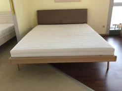 Gazzda Polsterbetten|Doppelbett Fawn Eiche Massiv Weiß Geölt Kopfteil Bezug Leder ohne Lattenrost ohne Matratze