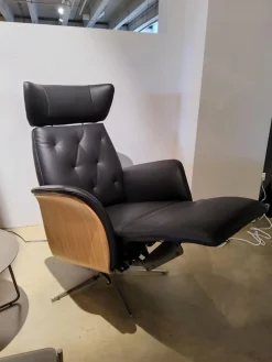 Natura Relaxsessel|Drehsessel Aberdeen Leder 30 Nero Schwarz Holzblende Eiche Natur Sternfuß Edelstahl Mit 3 Motorischer Verstellung