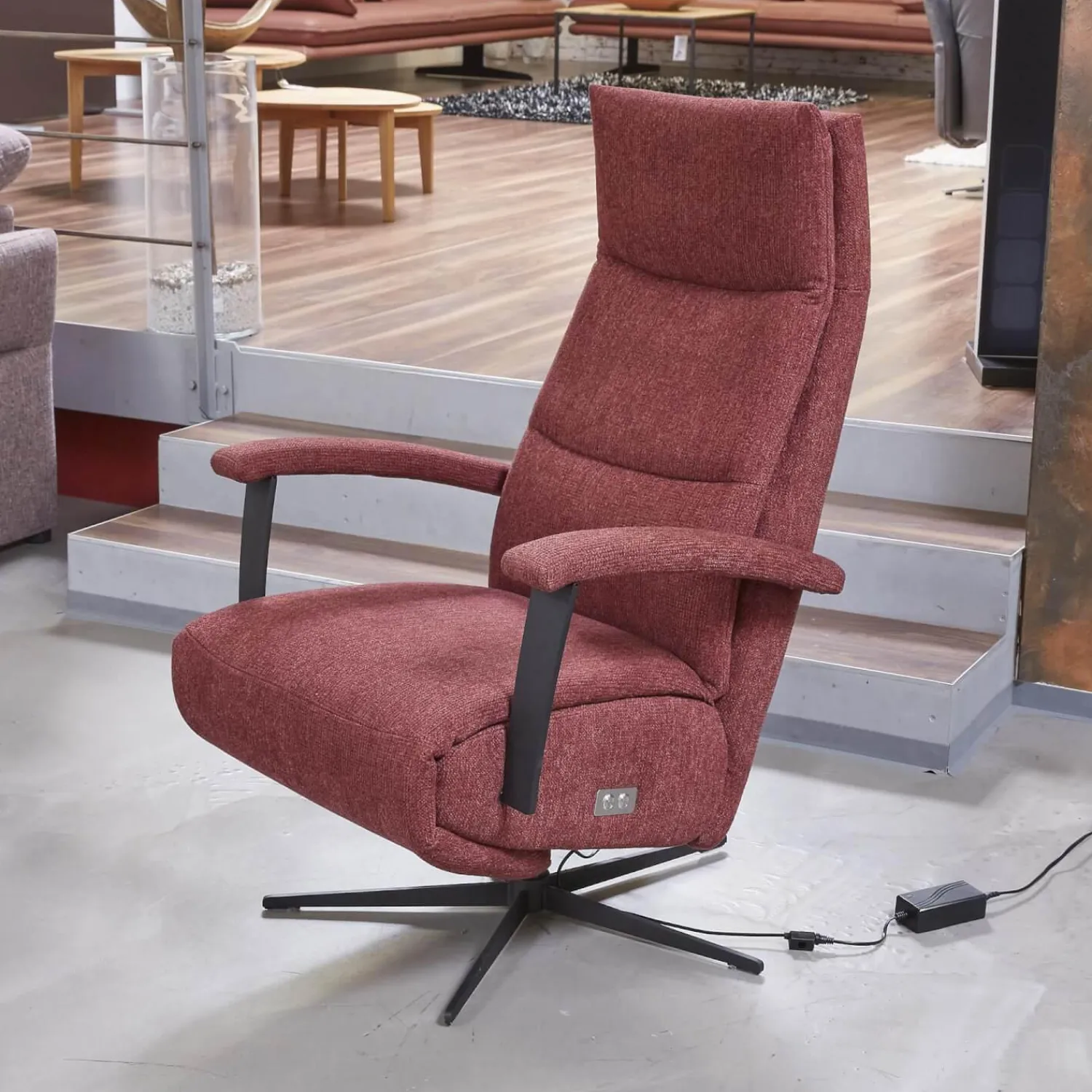 Activineo Relaxsessel|Drehsessel Beppo Stoff Lugo 31 Marsala Rot Armlehne Metall Schwarz Kreuzfuß Metall Schwarz