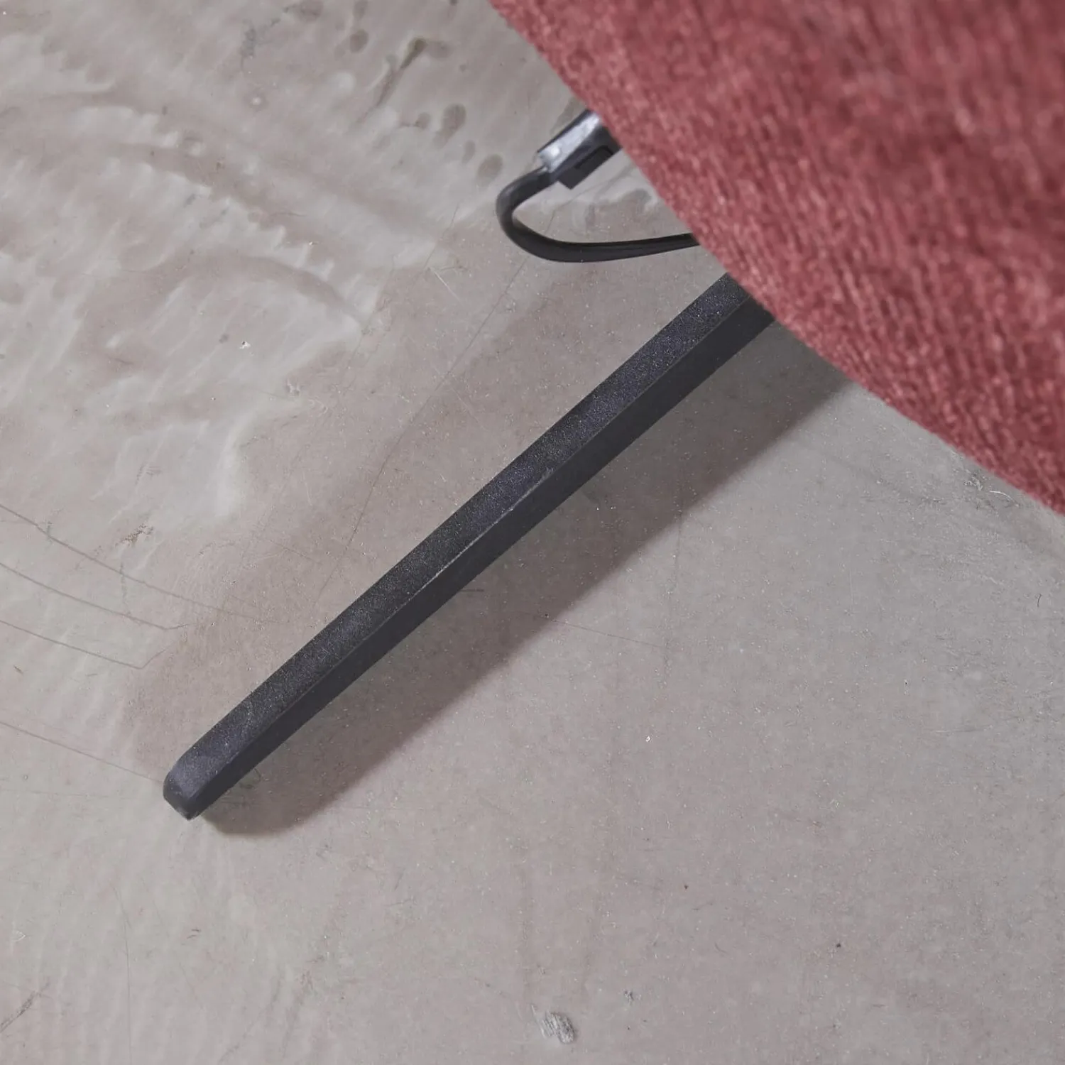 Activineo Relaxsessel|Drehsessel Beppo Stoff Lugo 31 Marsala Rot Armlehne Metall Schwarz Kreuzfuß Metall Schwarz