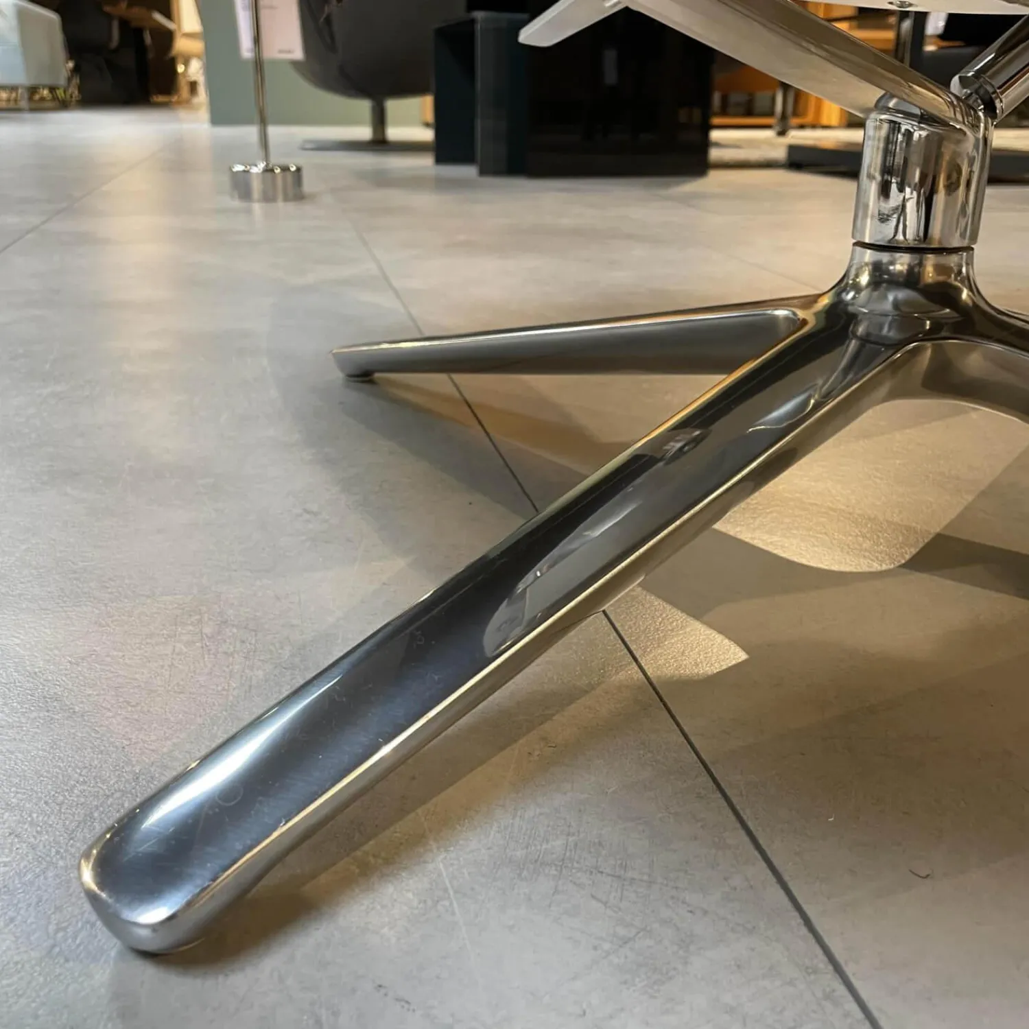 COR Relaxsessel|Drehsessel dia Bezug Leder Semi Nougat 280 4-Fuß Drehgestell Aluminium Poliert Mit Hocker